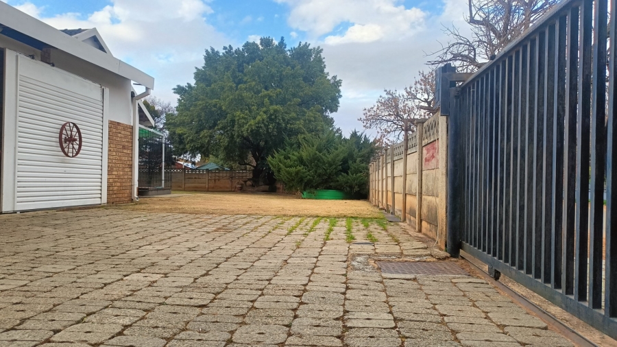 4 Bedroom Property for Sale in Wilkoppies North West